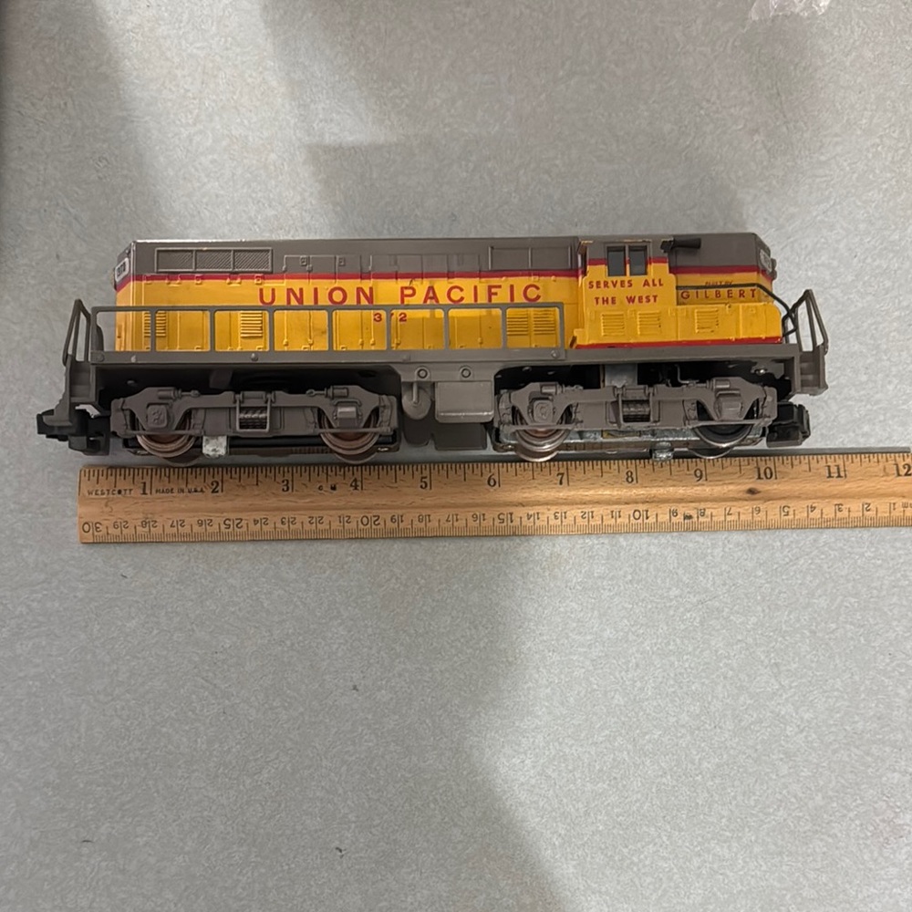 Union Pacific Model Train Locomotive - Picture 6 of 6
